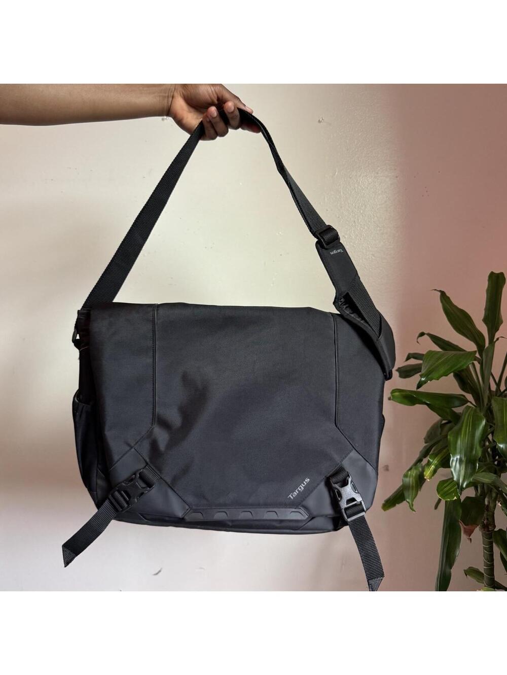 2000s Targus Cyber Tech Messenger Bag Laptop Crossbody